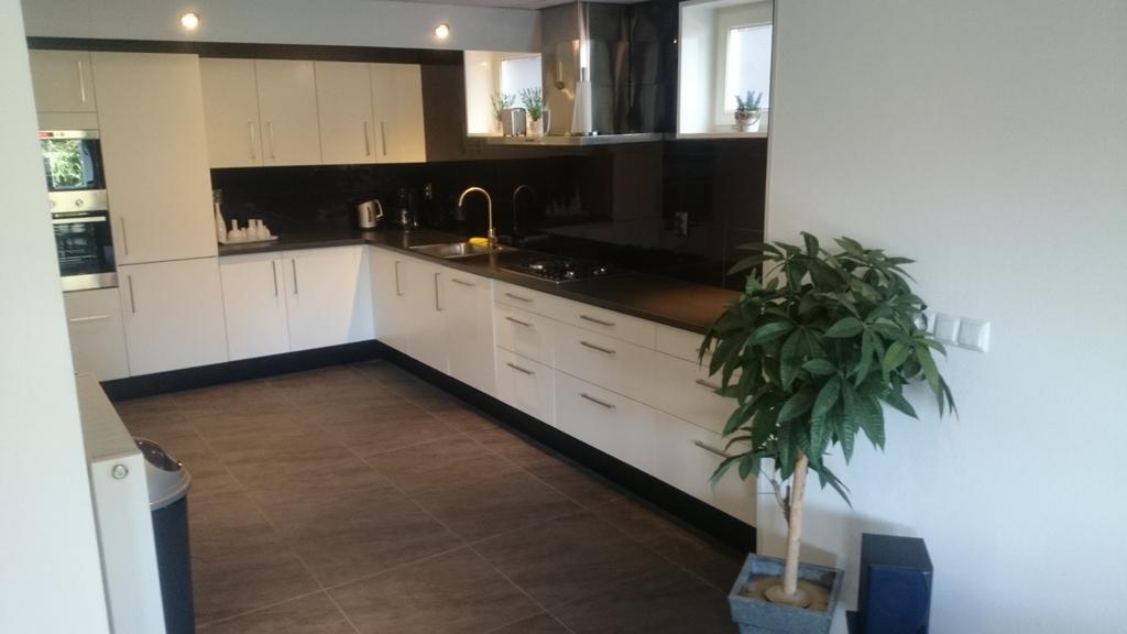 Bed & Kitchen Den Oever Ruang foto